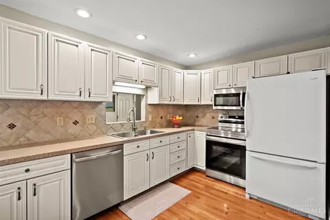 Kitchen - 2630 Cyclorama Dr, Cincinnati, OH 45211 photo 2 of 6