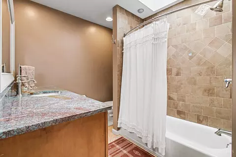 Bath - 6546 Mapleton Ave, Cincinnati, OH 45233 photo 2 of 4