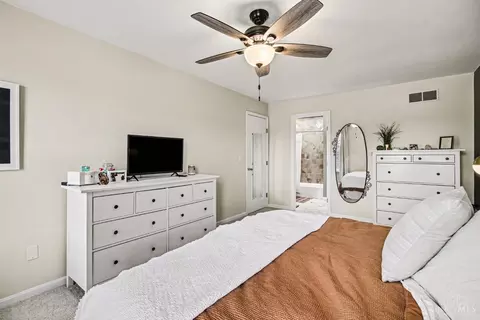 Bedroom - 6546 Mapleton Ave, Cincinnati, OH 45233 photo 1 of 4