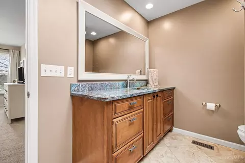 Bath - 6546 Mapleton Ave, Cincinnati, OH 45233 photo 1 of 4