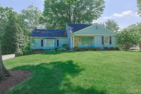 258 Hilltop Ln, Wyoming, OH 45215