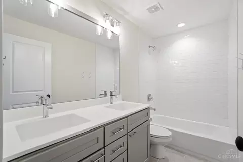 Bath - 9860 Delray Dr, Montgomery, OH 45242 photo 5 of 7