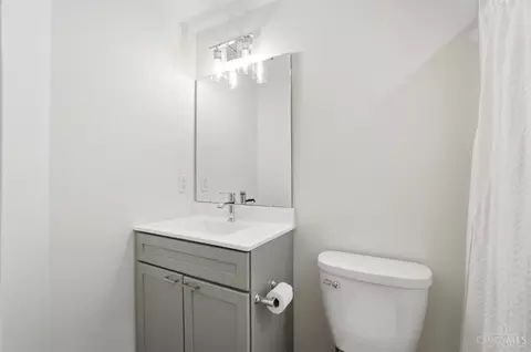 Bath - 9860 Delray Dr, Montgomery, OH 45242 photo 7 of 7