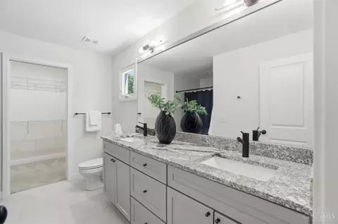 Bath - 9860 Delray Dr, Montgomery, OH 45242 photo 2 of 7