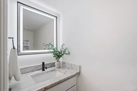 Bath - 9860 Delray Dr, Montgomery, OH 45242 photo 1 of 7