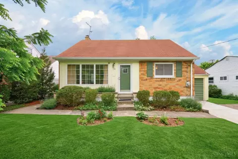 998 Vacationland Dr, Cincinnati, OH 45231