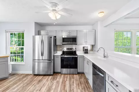 Kitchen - 4644 Laurel View Dr, Cincinnati, OH 45244 photo 3 of 4