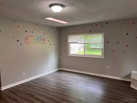 8769 Zodiac Dr, Cincinnati, OH 45231