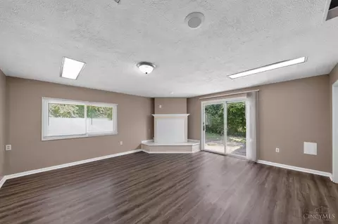 Living - 8769 Zodiac Dr, Cincinnati, OH 45231 photo 4 of 4