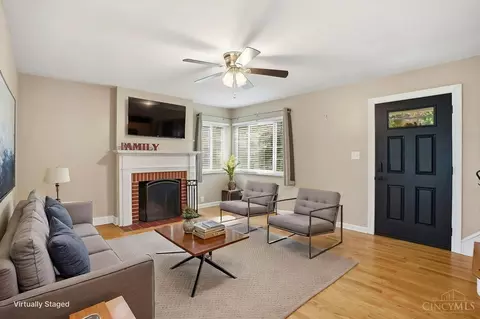 Living - 1944 Lehigh Ave, Cincinnati, OH 45230 photo 3 of 5
