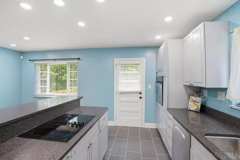 Kitchen - 1944 Lehigh Ave, Cincinnati, OH 45230 photo 3 of 3