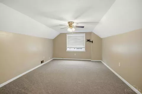 Bedroom - 1944 Lehigh Ave, Cincinnati, OH 45230 photo 11 of 13