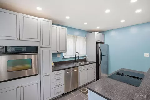Kitchen - 1944 Lehigh Ave, Cincinnati, OH 45230 photo 2 of 3