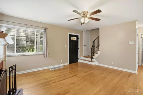 Living - 1944 Lehigh Ave, Cincinnati, OH 45230 photo 4 of 5
