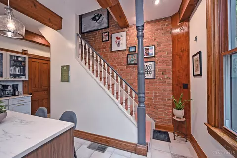 Entry Way - 1622 Pullan Ave, Cincinnati, OH 45223 photo 4 of 6