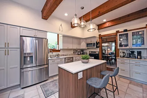 Kitchen - 1622 Pullan Ave, Cincinnati, OH 45223 photo 2 of 4