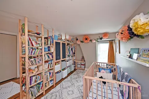 Bedroom - 1622 Pullan Ave, Cincinnati, OH 45223 photo 5 of 6