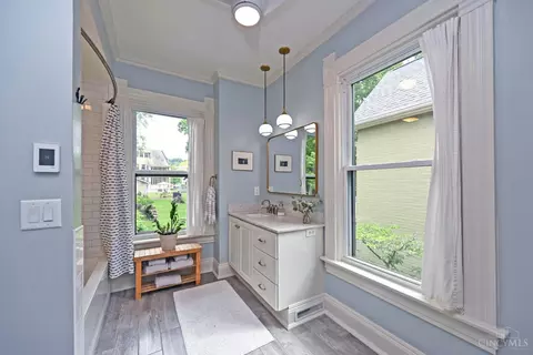 Bath - 1622 Pullan Ave, Cincinnati, OH 45223 photo 2 of 4