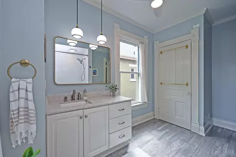 Bath - 1622 Pullan Ave, Cincinnati, OH 45223 photo 3 of 4