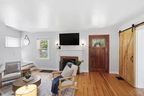 Entry Way - 7043 Rembold Ave, Mariemont, OH 45227 photo 2 of 6
