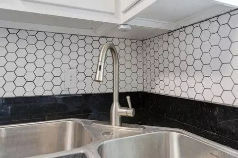 Kitchen - 2372 Madison Rd, Cincinnati, OH 45208 photo 3 of 5
