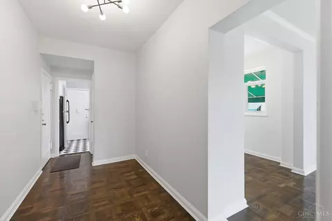 Entry Way - 2372 Madison Rd, Cincinnati, OH 45208 photo 4 of 7