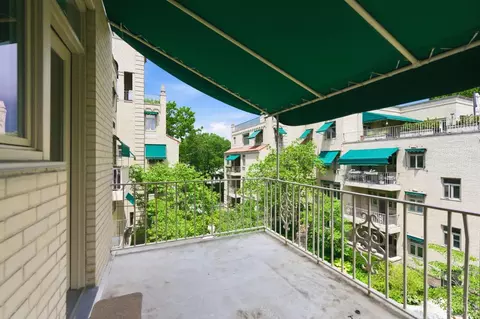 Exterior - 2372 Madison Rd, Cincinnati, OH 45208 photo 5 of 16