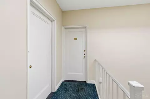Entry Way - 2372 Madison Rd, Cincinnati, OH 45208 photo 2 of 7