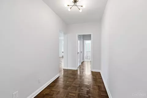 Entry Way - 2372 Madison Rd, Cincinnati, OH 45208 photo 3 of 7