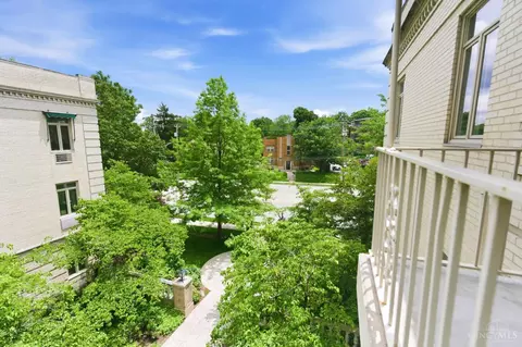 Exterior - 2372 Madison Rd, Cincinnati, OH 45208 photo 7 of 16