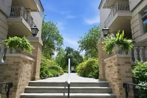 Exterior - 2372 Madison Rd, Cincinnati, OH 45208 photo 2 of 16