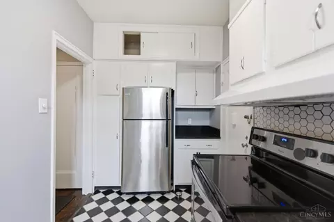 Kitchen - 2372 Madison Rd, Cincinnati, OH 45208 photo 4 of 5