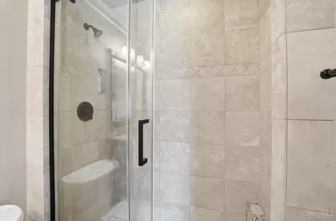 Bath - 1004 River Forest Dr, Hamilton Township, OH 45039 photo 6 of 11