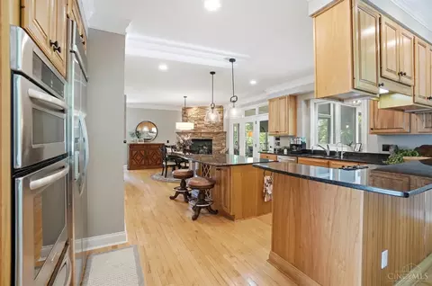 Kitchen - 1004 River Forest Dr, Hamilton Township, OH 45039 photo 2 of 10