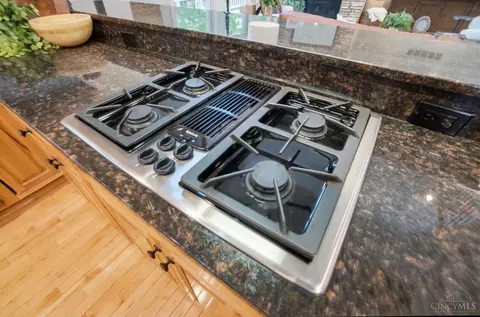 Kitchen - 1004 River Forest Dr, Hamilton Township, OH 45039 photo 5 of 10