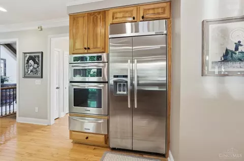 Kitchen - 1004 River Forest Dr, Hamilton Township, OH 45039 photo 7 of 10