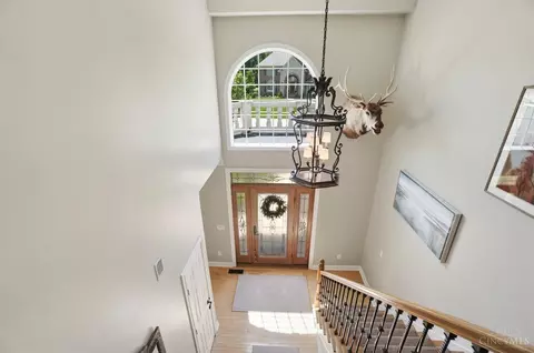 Entry Way - 1004 River Forest Dr, Hamilton Township, OH 45039 photo 3 of 10