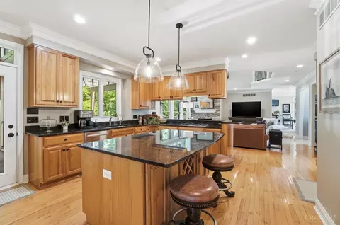 Kitchen - 1004 River Forest Dr, Hamilton Township, OH 45039 photo 3 of 10