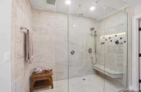 Bath - 1004 River Forest Dr, Hamilton Township, OH 45039 photo 4 of 11