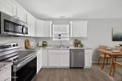 Kitchen - 605 Diamond Loop, Middletown, OH 45044 photo 2 of 3
