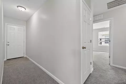 Entry Way - 605 Diamond Loop, Middletown, OH 45044 photo 6 of 6