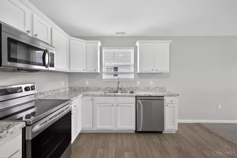 Kitchen - 605 Diamond Loop, Middletown, OH 45044 photo 3 of 3