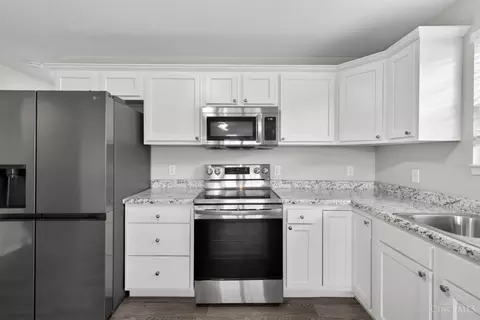 Kitchen - 605 Diamond Loop, Middletown, OH 45044 photo 1 of 3