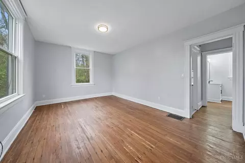 Bedroom - 3517 Bevis Ave, Cincinnati, OH 45207 photo 1 of 3
