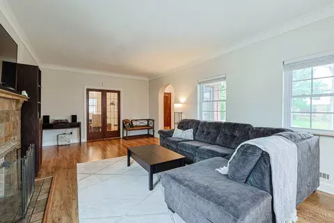 Living - 2003 Crane Ave, Cincinnati, OH 45207 photo 3 of 5