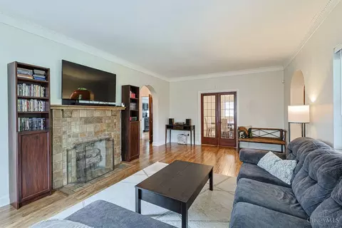 Living - 2003 Crane Ave, Cincinnati, OH 45207 photo 4 of 5