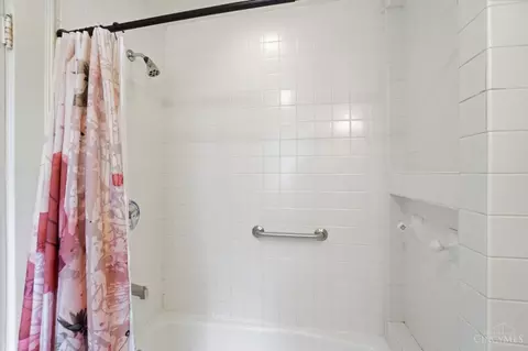 Bath - 3616 Hedgerow Ln, Cincinnati, OH 45220 photo 3 of 3