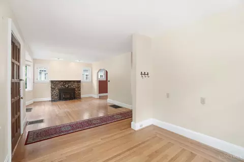 Living - 3616 Hedgerow Ln, Cincinnati, OH 45220 photo 2 of 7