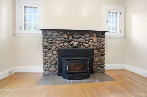Living - 3616 Hedgerow Ln, Cincinnati, OH 45220 photo 3 of 7