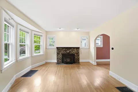 Living - 3616 Hedgerow Ln, Cincinnati, OH 45220 photo 5 of 7